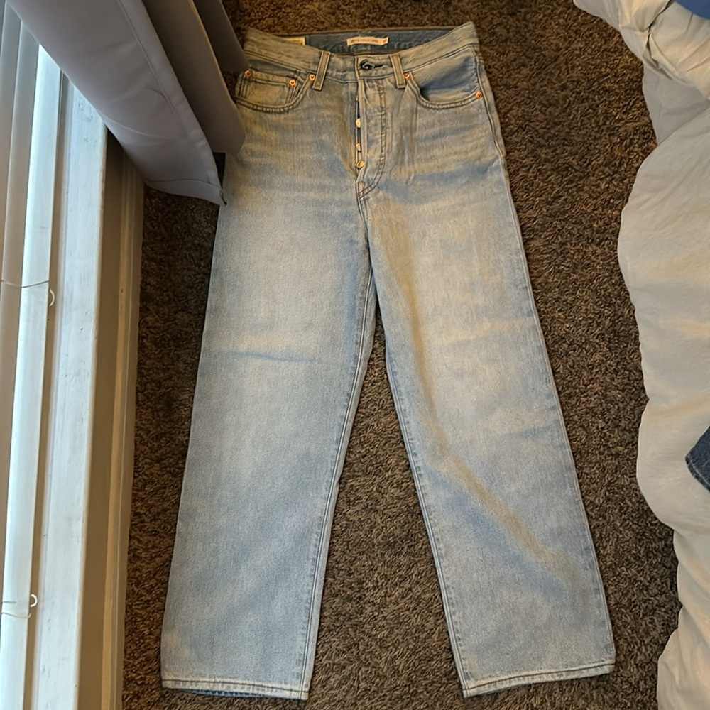 Light Wash LEVI straight ankle Jeans - Picture 3 of 4